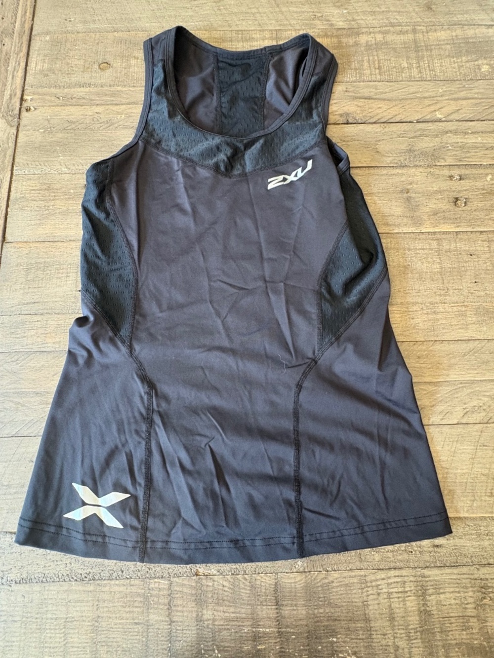 2XU Medium Black Tank Top
